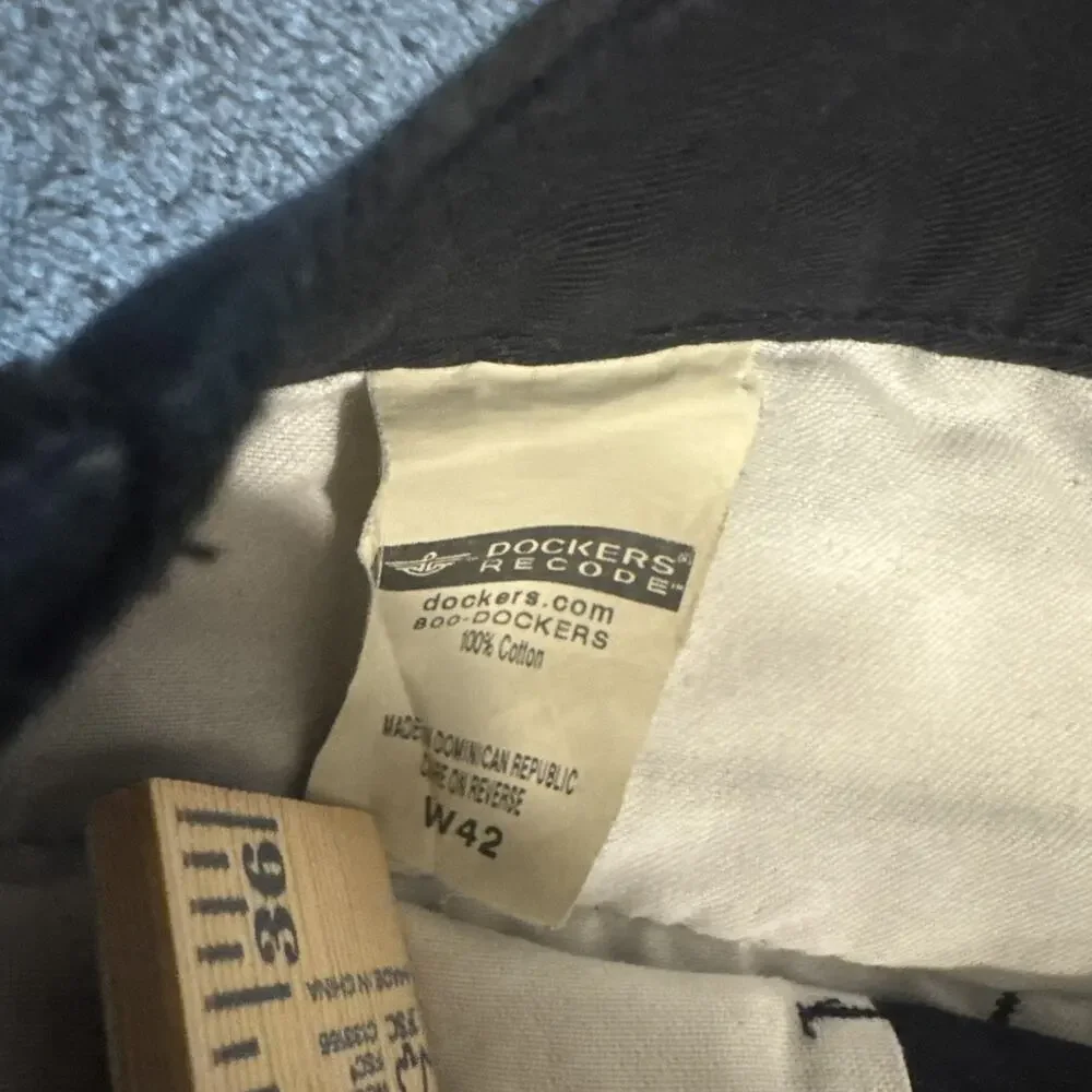 Dockers Recode Shorts Mens Sz 42 Waist Pleated Front Black 100% cotton Pockets
